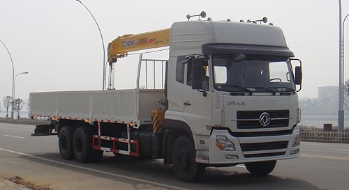 東風(fēng)天龍后雙橋隨車起重運輸車