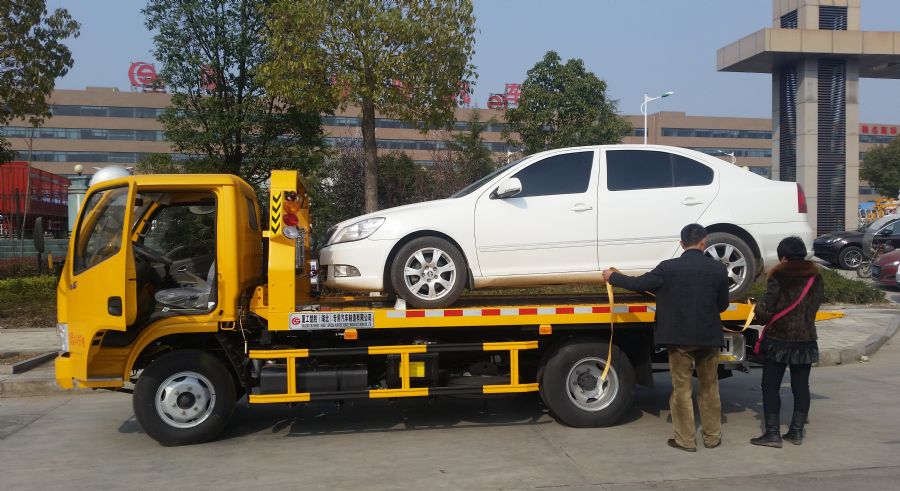 東風(fēng)多利卡上藍牌清障車