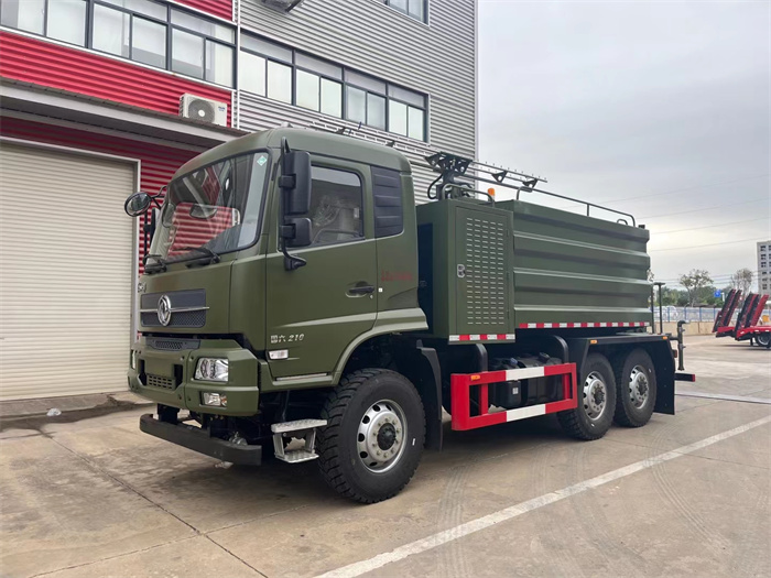 東風(fēng)天錦光伏板、鐵路清洗車