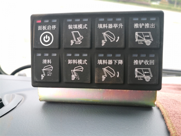 上汽躍進(jìn)6方純電動(dòng)壓縮垃圾車