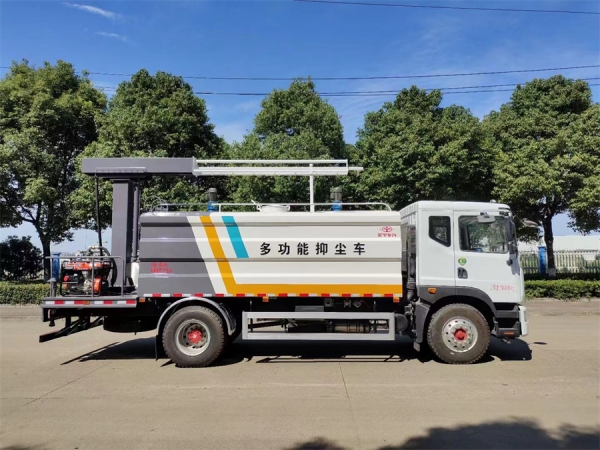 東風(fēng)D9光伏清洗車(chē)