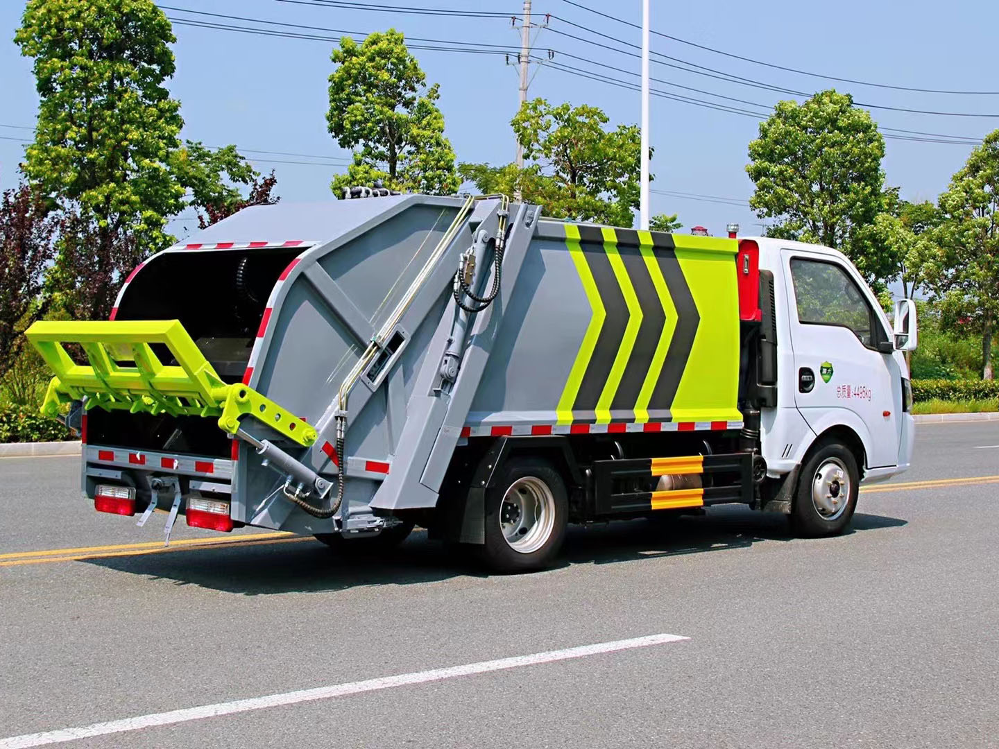 正常上戶藍(lán)牌壓縮式垃圾車