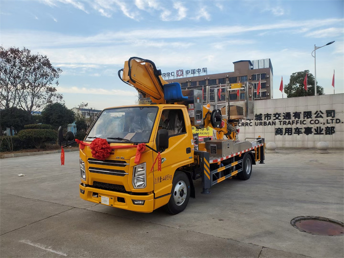 江鈴24米直臂高空作業(yè)車發(fā)往龍巖武平，祝賴總用車愉快